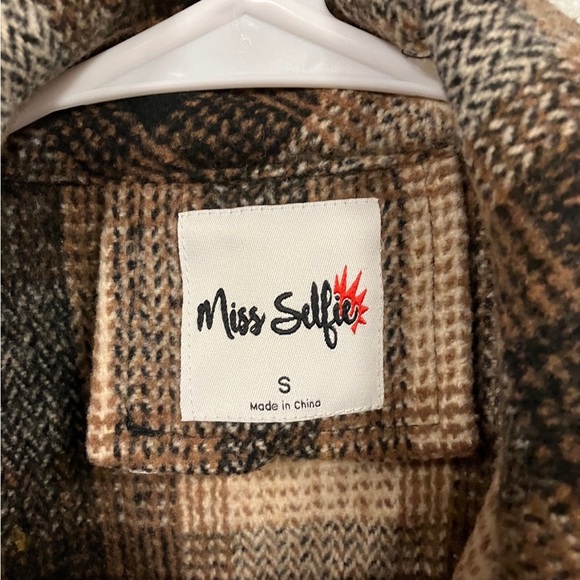 Small shacket new with out tags. - Picture 5 of 5